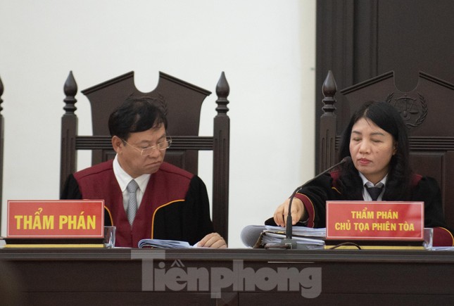 Chánh án Hà Nội xét xử vụ cháu 3 tuổi bị mẹ và cha dượng bạo hành đến chết ảnh 1