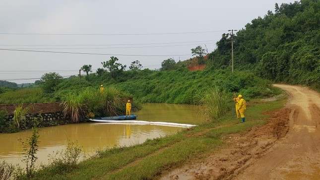 Chuyên gia xuyên đêm xử lý ô nhiễm đầu nguồn nước sông Đà ảnh 1
