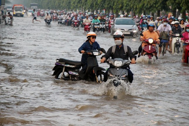 Miền Bắc sắp rét, các tỉnh Trung Bộ 'đón' mưa rất lớn ảnh 3
