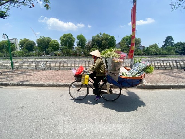 Sau nắng nóng ‘nung người’, Miền Bắc và miền Trung đón đợt mưa lớn nhiều ngày ảnh 1