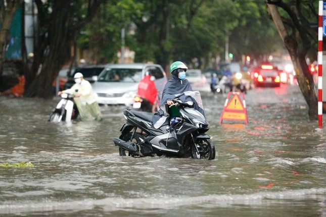 Bão đổ bộ chiều nay, mưa lớn khắp Bắc Bộ, Bắc Trung Bộ ảnh 1