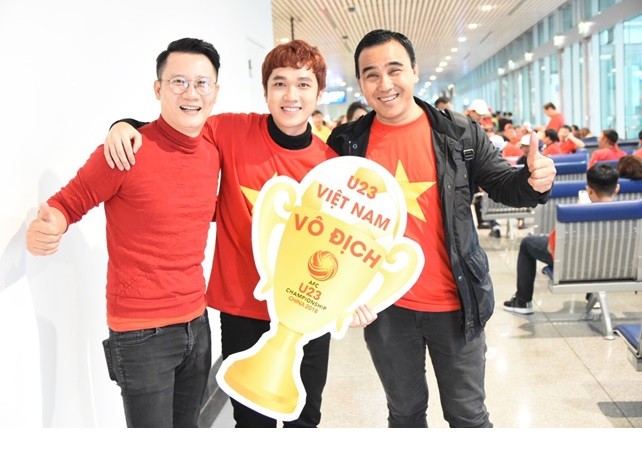Sao Việt tập nập lên đường đi Thường Châu để ủng hộ U23 Việt Nam ảnh 1