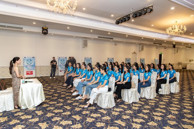 Thí sinh Miss World Việt Nam hội tụ khoe sắc, tạo dáng tập catwalk ảnh 1