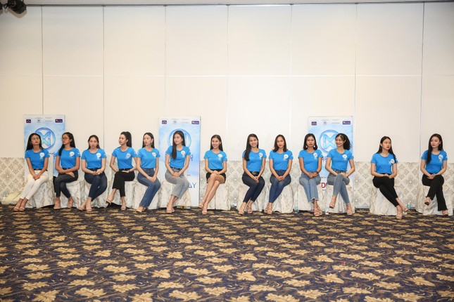 Thí sinh Miss World Việt Nam hội tụ khoe sắc, tạo dáng tập catwalk ảnh 4