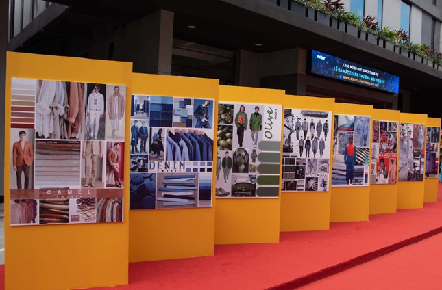 Những hình ảnh 'lạ mắt' ở showroom sáng tạo thời trang lớn nhất Việt Nam ảnh 6