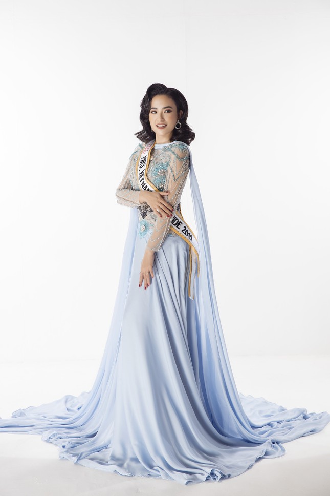 Lê Vũ Hoàng Hạt tiếp bước Dương Thùy Linh chinh chiến tại 'Mrs Worldwide 2019' ảnh 4
