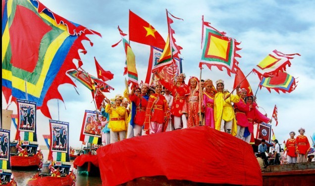 Đan Trường và nhiều nghệ sĩ biểu diễn tại Lễ hội trên 100 năm tuổi Nghinh Ông - Cần Giờ ảnh 1