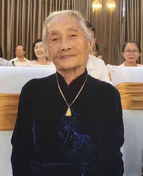 Cụ bà 90 tuổi lập 'cú đúp' giải thưởng trong cuộc thi viết tản văn 'Nhớ thương mùi Tết' ảnh 1