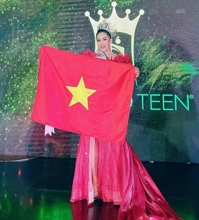 Đại diện Việt Nam 14 tuổi Vũ Huyền Diệu đăng quang Miss Eco Teen International ảnh 2