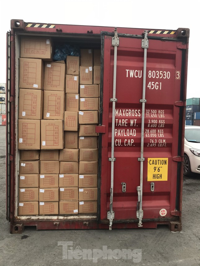 Cận cảnh container phụ kiện ô tô Trung Quốc không khai báo hải quan ảnh 2