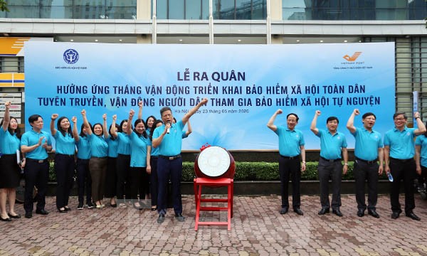 Cụ ông 80 tuổi, rưng rưng tham gia bảo hiểm xã hội tự nguyện ảnh 1