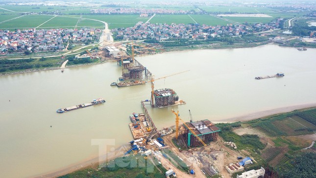 Toàn cảnh công trường xây dựng cầu vượt sông gần 2.000 tỷ đồng ở Bắc Ninh ảnh 1