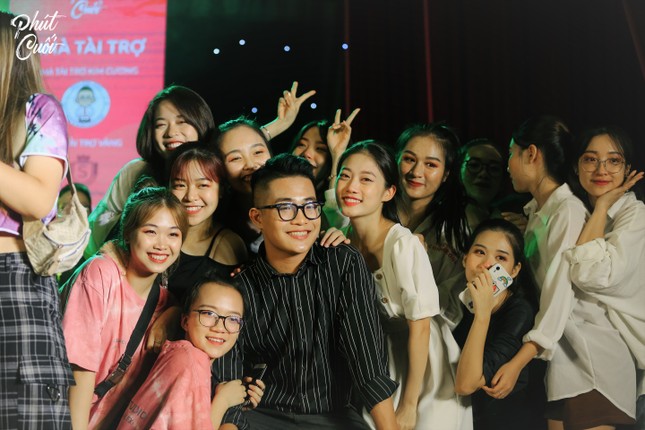 Phút Cuối 2020: Lắng đọng trong từng khoảnh khắc của sinh viên năm cuối trường Báo ảnh 10