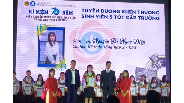 Nữ sinh là Đảng viên trẻ xuất sắc tiêu biểu của trường Giao thông ảnh 3