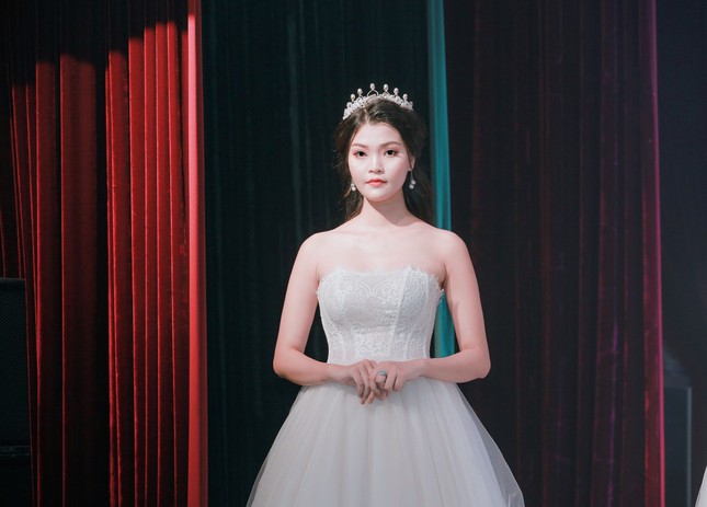 Ước mơ trở thành người mẫu của một cô gái có chiều cao vượt trội từ nhỏ ảnh 8