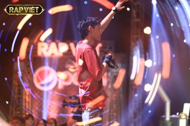 Rapper Tage sẽ đối đầu với cao thủ melody Tlinh tại vòng đối đầu Rap Việt? ảnh 2
