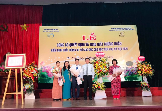 Lễ công bố quyết định và trao Giấy chứng nhận KĐCL giáo dục đối với HV Phụ nữ Việt Nam ảnh 3