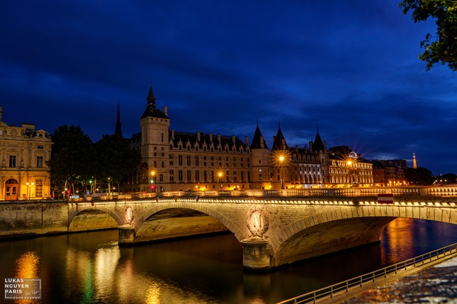 Thành phố Paris về đêm mùa COVID-19 qua góc máy của du học sinh Việt Nam ảnh 12