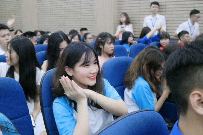 Tuổi 20 rực rỡ như một đóa hoa dưới mái trường Nội vụ ảnh 11