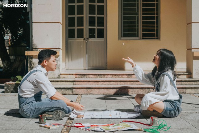 Bộ ảnh “Lên Đại học còn thân nhau không?” - Góc nhìn của sinh viên trường Báo về tình bạn ảnh 2
