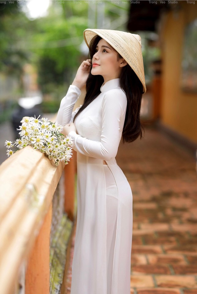 Thiếu nữ 2K3 đẹp dịu dàng trong tà áo dài trắng ảnh 11