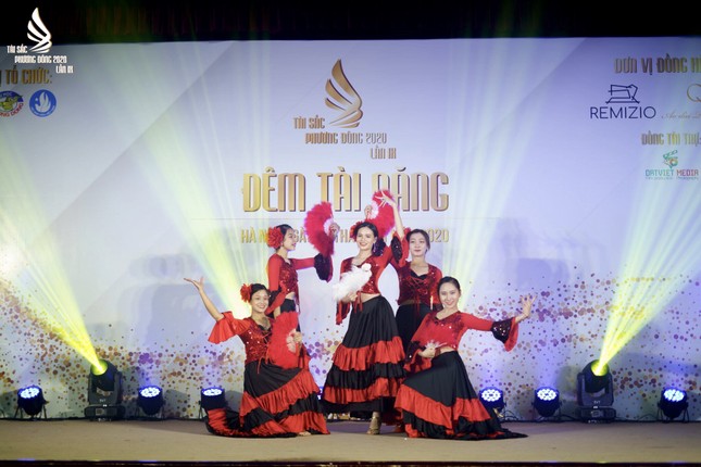 Tìm ra top 3 thí sinh xuất sắc nhất có mặt trong đêm chung kết “Tài Sắc Phương Đông” ảnh 2
