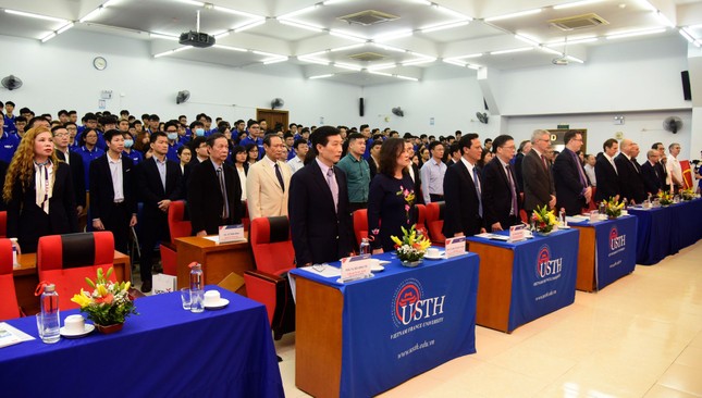 Khai giảng và ra mắt logo, bộ nhận diện thương hiệu trường ĐH Khoa học và Công nghệ Hà Nội ảnh 2