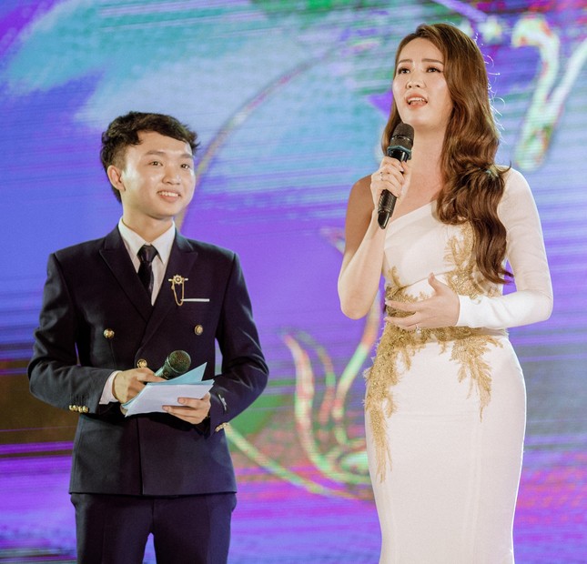 Thầy giáo trường Y đồng sáng lập trung tâm đào tạo MC từng bị loại vì giọng địa phương ảnh 3