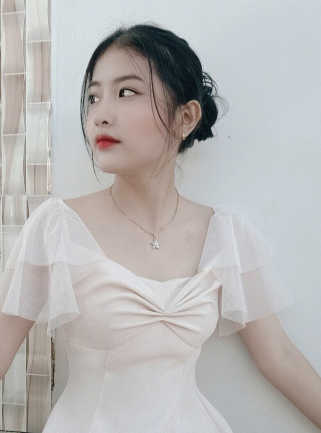 Nữ sinh lớp 10 với niềm đam mê làm mẫu ảnh ảnh 2