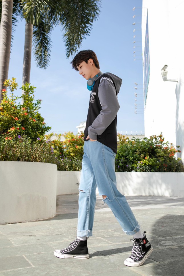 Lưu Hợp: Gương mặt mẫu ảnh mới trưởng thành từ Thời trang MANDO ảnh 3
