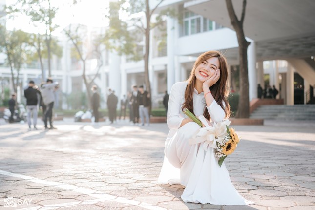 Nữ sinh trường Đại học Xây dựng đẹp thuần khiết với tà áo dài trắng ảnh 4