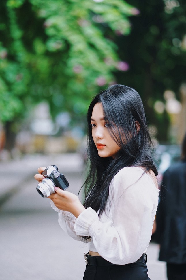 Nữ sinh trường Báo xinh đẹp, học giỏi, có thành tích hoạt động ngoại khóa ấn tượng ảnh 2