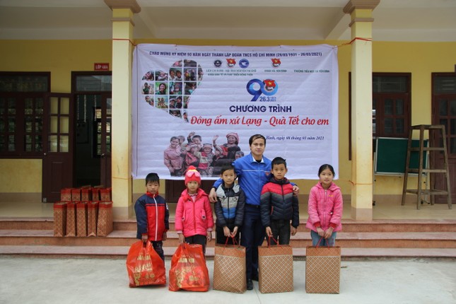 Ấm áp chương trình “Đông ấm xứ Lạng, quà Tết cho em“ ảnh 9