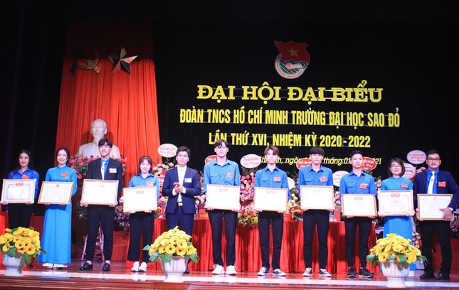 Lần đầu tiên Đại học Sao Đỏ có nữ Bí thư Đoàn trường ảnh 3