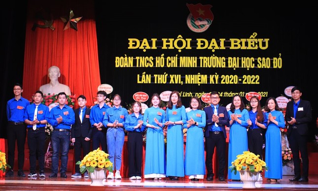 Lần đầu tiên Đại học Sao Đỏ có nữ Bí thư Đoàn trường ảnh 5