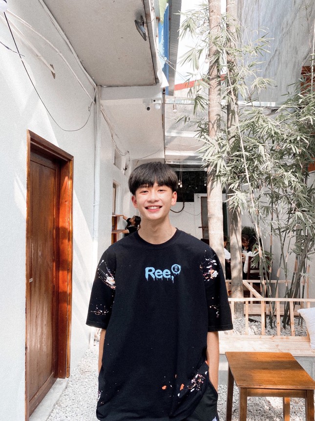 Soi profile hotboy sân bóng sở hữu 200 nghìn follow trên mạng xã hội ảnh 9