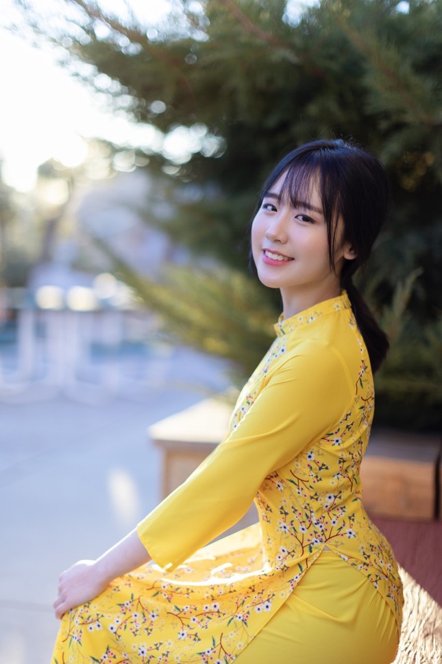 Rực rỡ sắc vàng với bộ ảnh áo dài Việt Nam đón Tết của du học sinh tại Mỹ ảnh 3