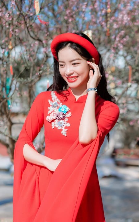 Nữ sinh điện ảnh xinh đẹp bên tà áo dài cách tân ngày Tết ảnh 5