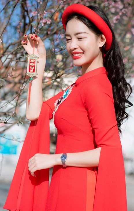 Nữ sinh điện ảnh xinh đẹp bên tà áo dài cách tân ngày Tết ảnh 6