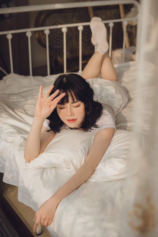 Bỏng mắt trong bộ ảnh chụp tại studio của hotgirl Hà Thành ảnh 2