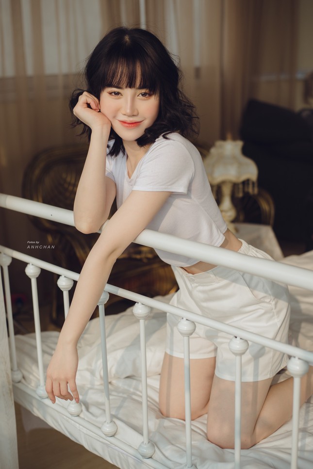 Bỏng mắt trong bộ ảnh chụp tại studio của hotgirl Hà Thành ảnh 4