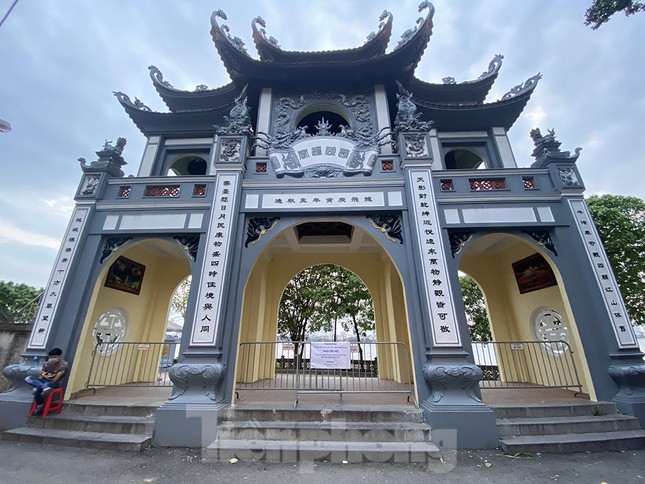 Đền, chùa Hà Nội vắng vẻ ngày đầu tháng ảnh 11