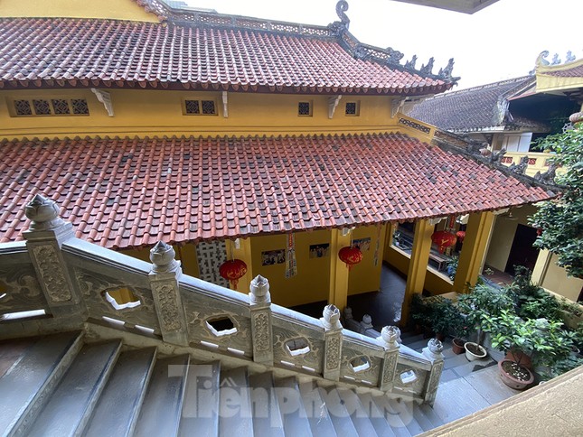 Đền, chùa Hà Nội vắng vẻ ngày đầu tháng ảnh 6