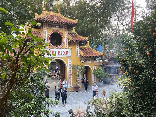 Đền, chùa Hà Nội vắng vẻ ngày đầu tháng ảnh 7