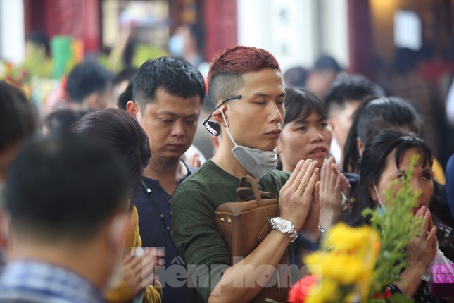 Người dân Thủ đô chen chân đi lễ Phủ Tây Hồ ngày đầu tháng 11 âm lịch ảnh 6