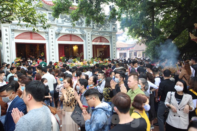 Người dân Thủ đô chen chân đi lễ Phủ Tây Hồ ngày đầu tháng 11 âm lịch ảnh 12