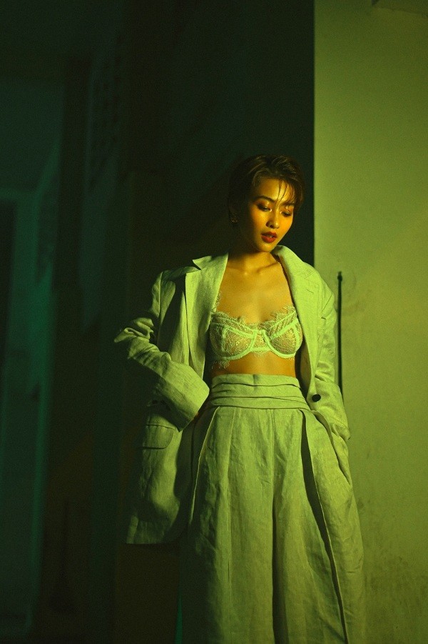 Khả Ngân: “Tôi chọn sexy nhưng không phản cảm, ba vòng chưa chuẩn nhưng không ngại khoe” ảnh 1