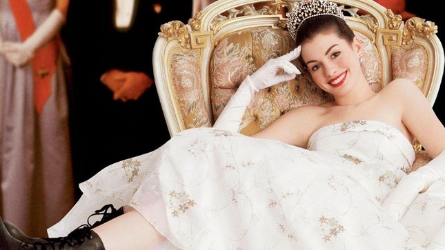 Đóng phim nào cũng tạo xu hướng thời trang, Anne Hathaway quả đúng là “nữ hoàng mặc đẹp” ảnh 4