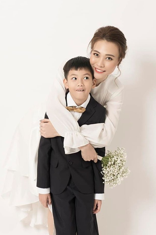 Khán giả "tan chảy" trước hành động dịu dàng mà Đàm Thu Trang dành cho con riêng của chồng ảnh 6