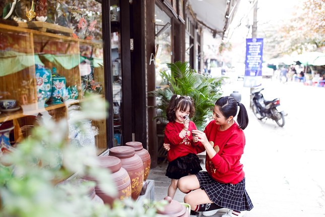 Chưa kết hôn sinh con nhưng Hoa hậu Ngọc Hân lại có một cô con gái dễ thương hết biết ảnh 7